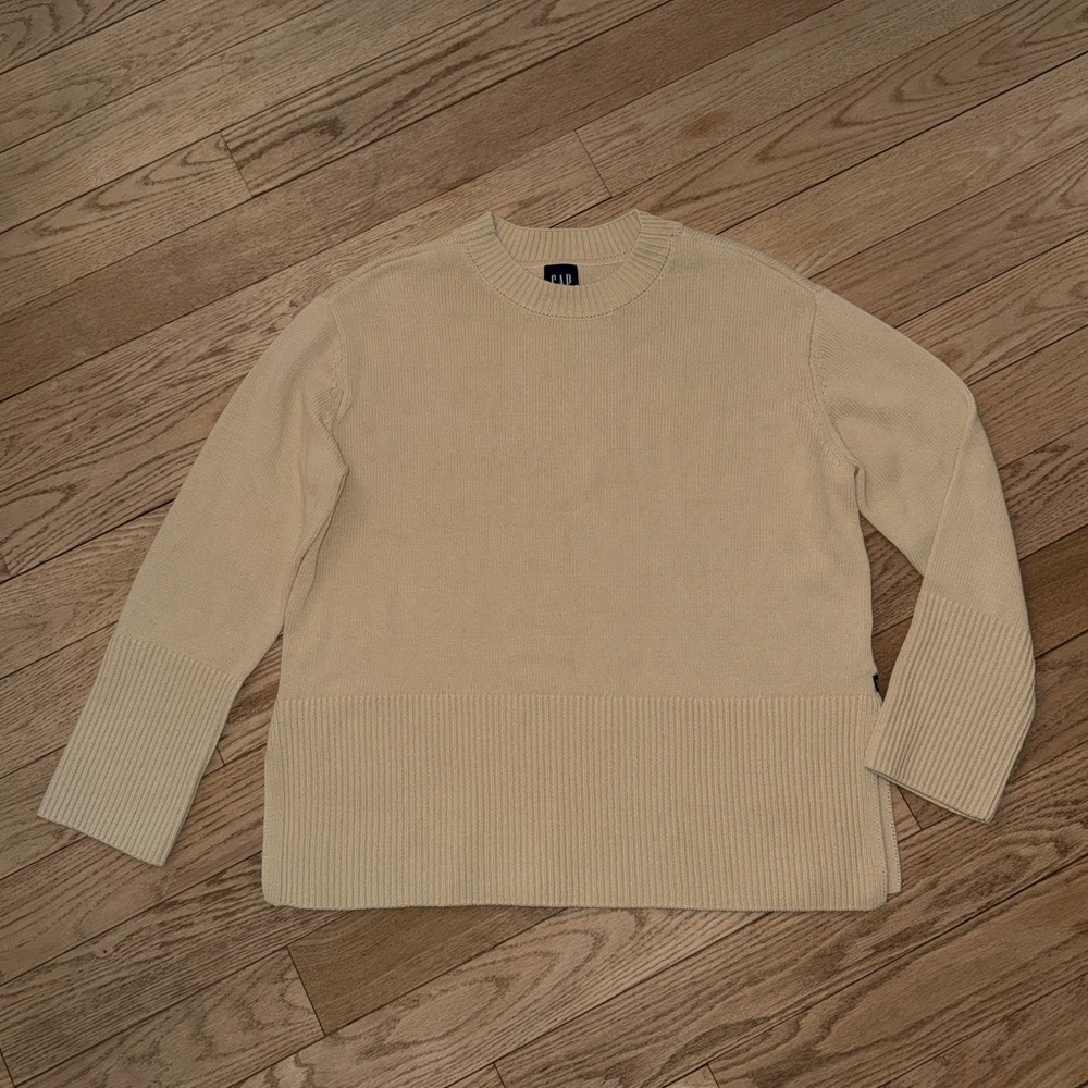 GAP Women’s Beige Knit Sweater Medium